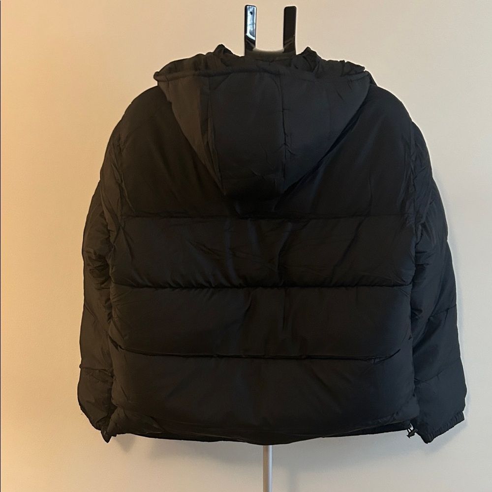Elegant Black Puffer Jacket - Picture 5 of 6